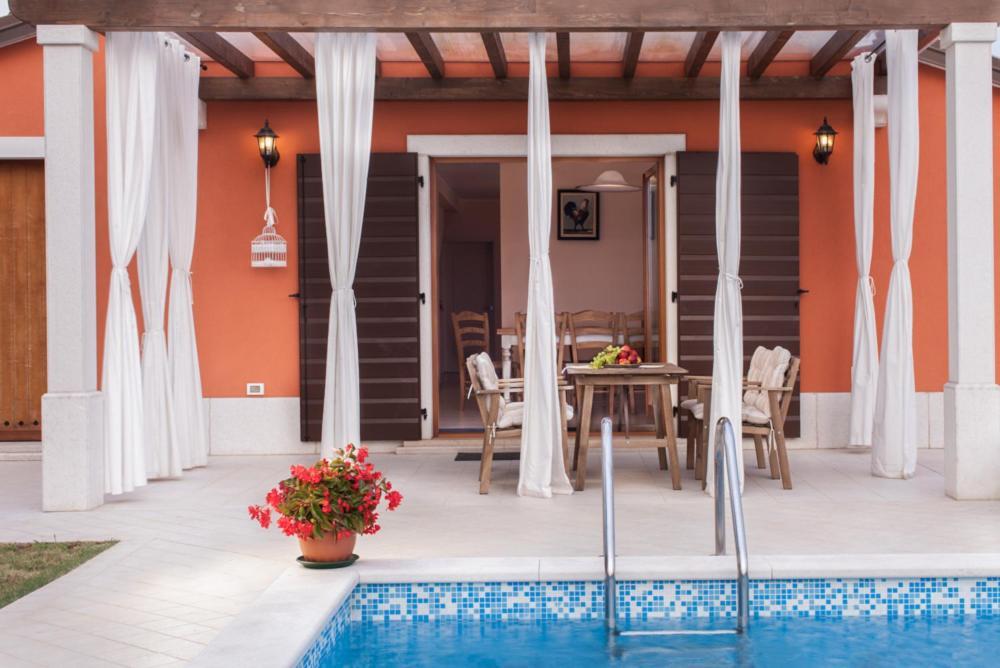 Villas Vilanija Umag Exteriör bild